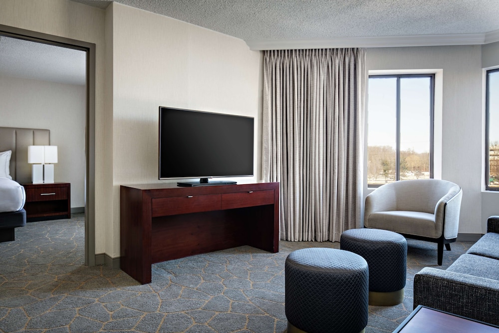 DoubleTree by Hilton Fairfield Hotel & Suites - photo 19
