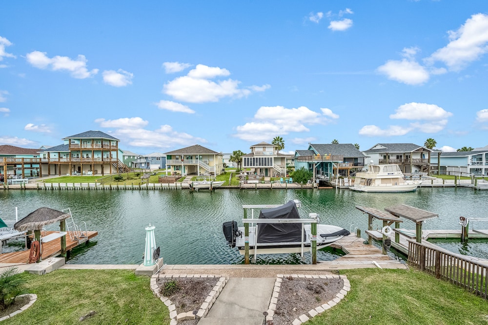 Bearfoot Bungalow by Miss Kitty s — 4-Star Luxury Hotel in Aransas Pass, United States