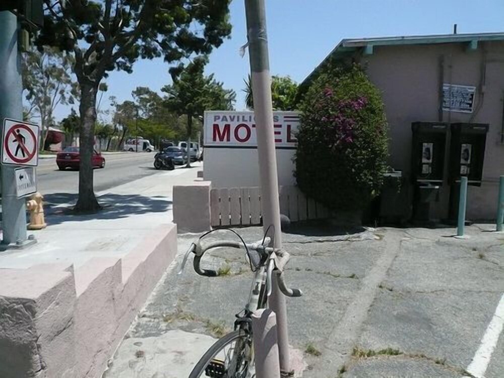 Pavilions Motel - photo 26