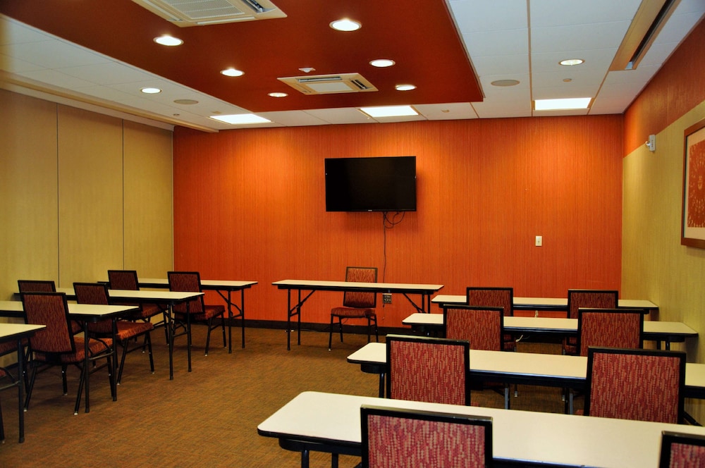 Hampton Inn & Suites Cincinnati Uptown University Area - photo 33