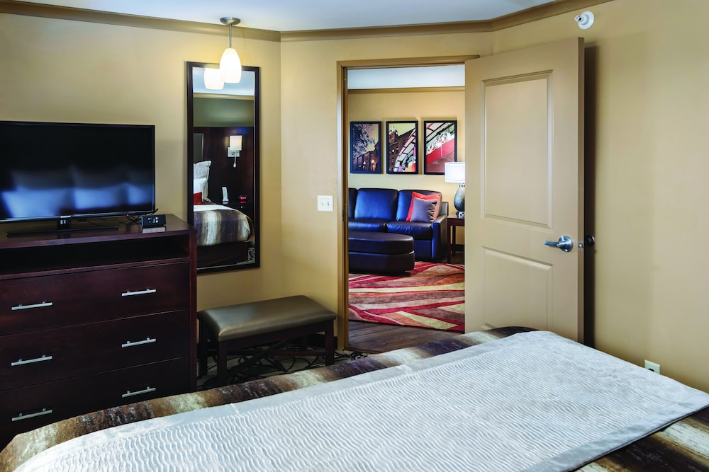 ClubHouse Hotel & Suites Fargo - photo 7