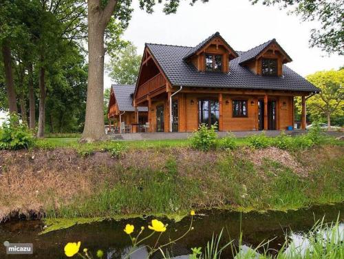Houten villa Tine — 4-Star Luxury Hotel in Den Ham, Netherlands