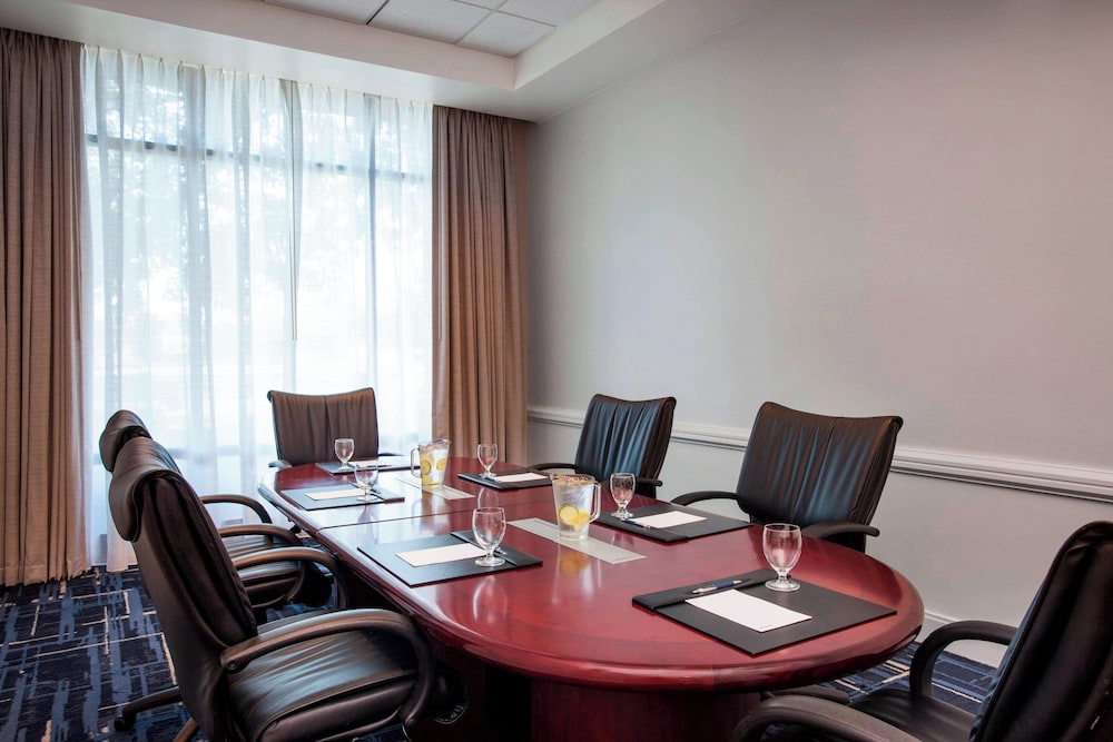Sheraton Suites Philadelphia Airport - photo 27