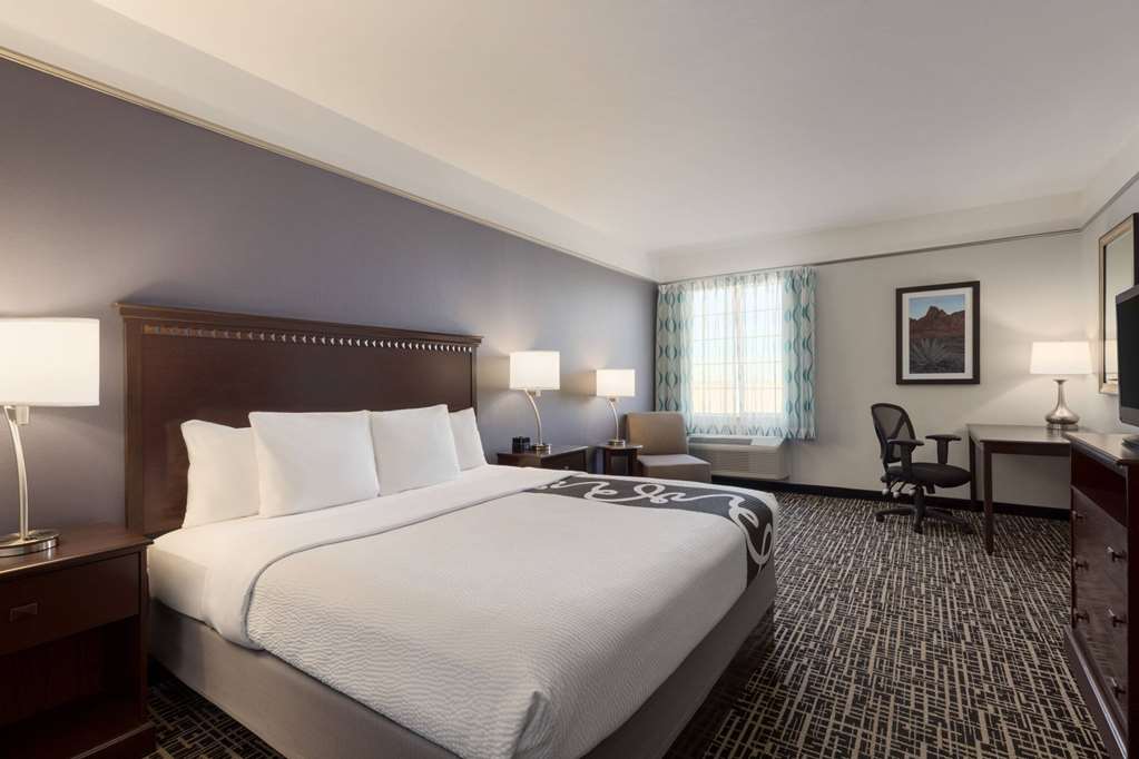La Quinta Inn & Suites by Wyndham Dumas - photo 13