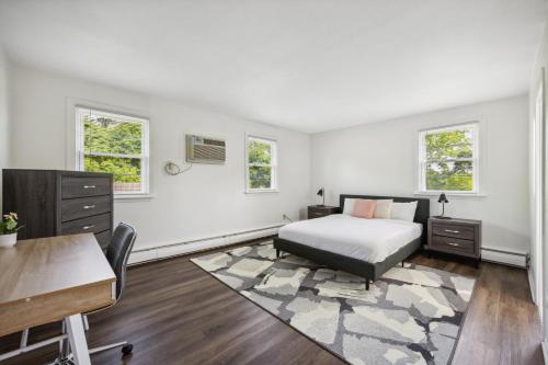 Pine Brook 1108 I Pool Gym I Free Parking — 4-Star Luxury Hotel in Newark, United States