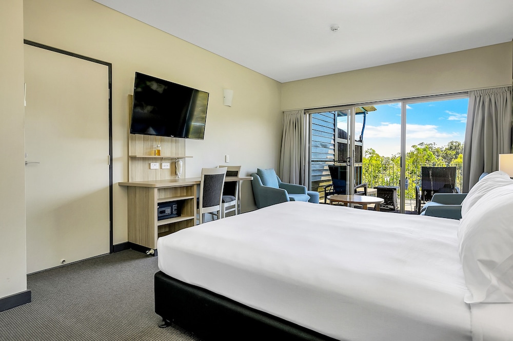 Kingfisher Bay Resort — Oxenford — photo 5
