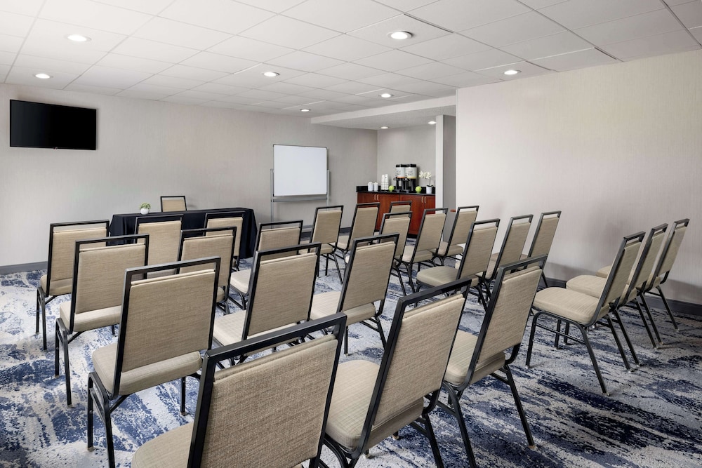 Hampton Inn Long Island Islandia - photo 29