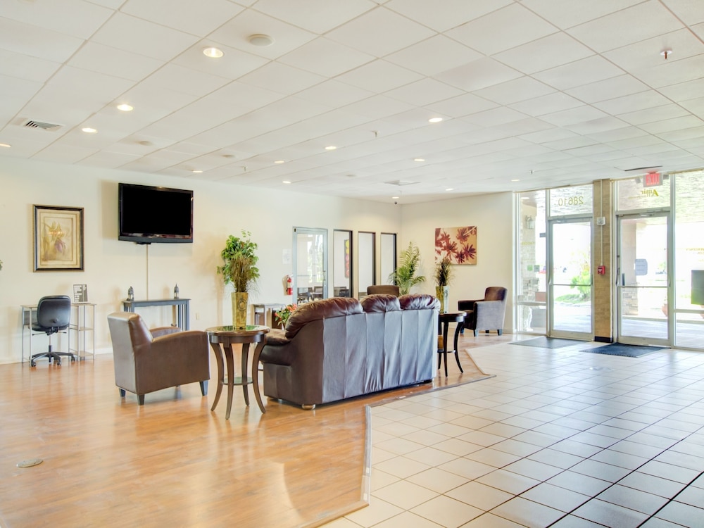 OYO Hotel Dundee By Crystal Lake - photo 8