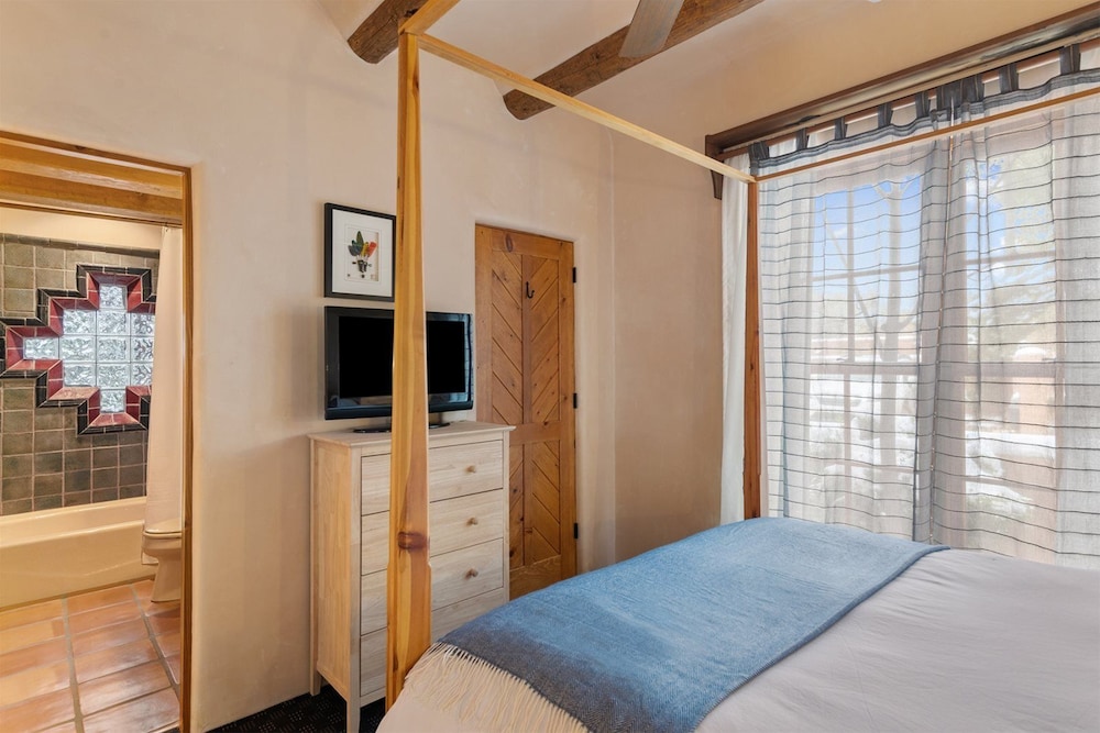 La Joya Spacious and Historic Downtown Jewel - photo 11