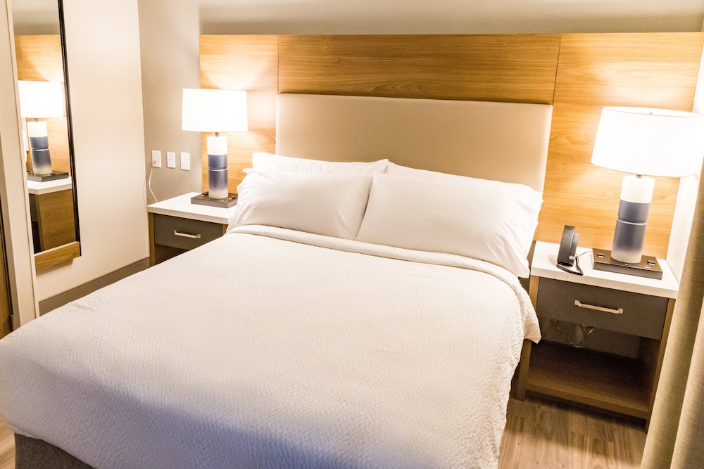 Candlewood Suites Richmond South by IHG - photo 27