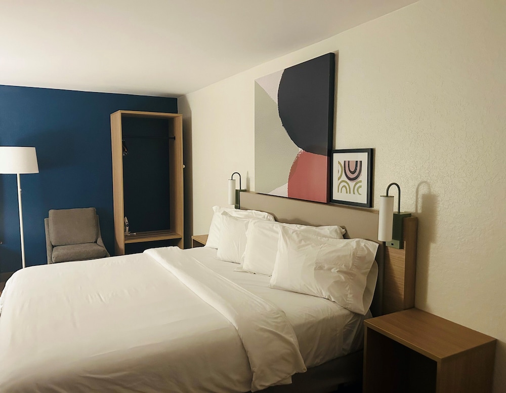 Brandon Center Hotel - photo 2