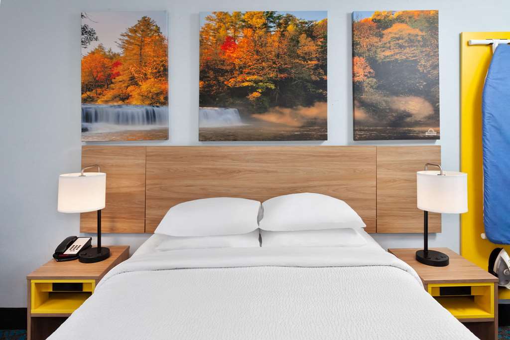 Days Inn & Suites by Wyndham Siler City - photo 13