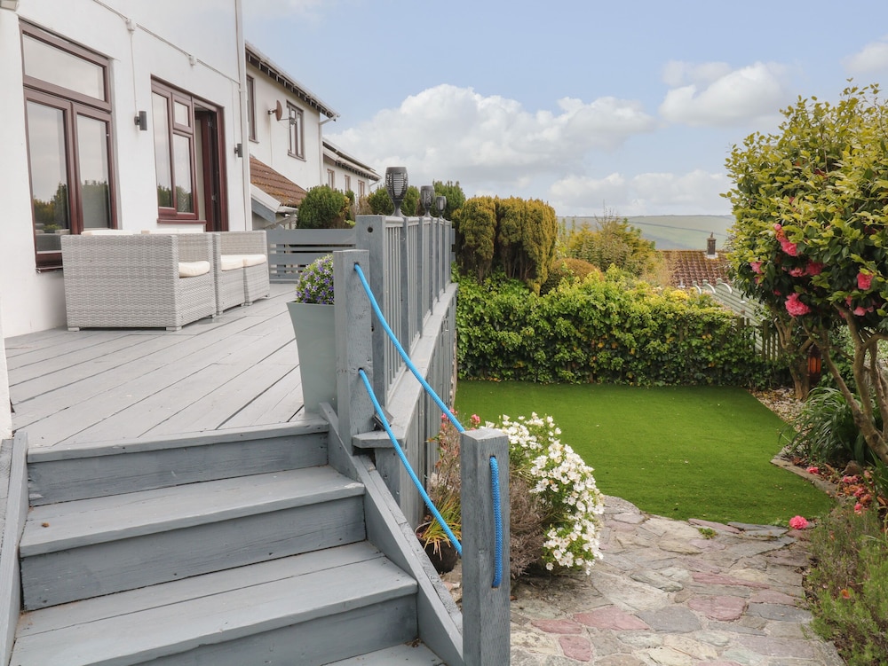 12 Claremont Falls in Looe, United Kingdom