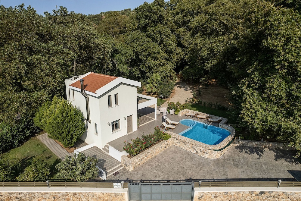 Villa Nature Kalives Chania — 4-Star Luxury Hotel in Kalyves, Greece
