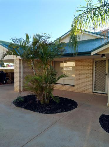 Ross Mcauley Accommodation For Working Professional — Williamstown