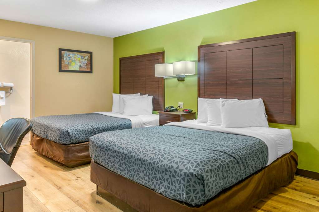 Econo Lodge West Coors Blvd - photo 9