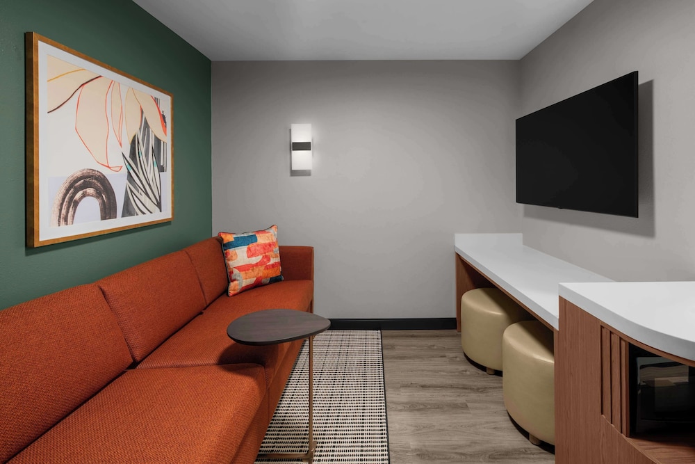 Embassy Suites by Hilton Madison Downtown - photo 15