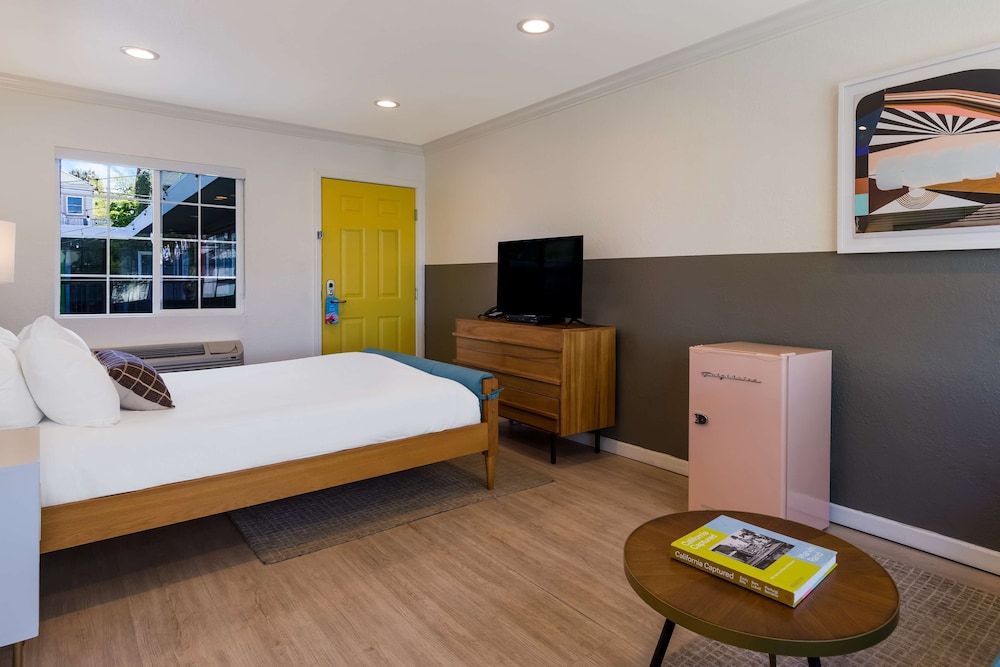 Signature Inn Oakland - photo 39