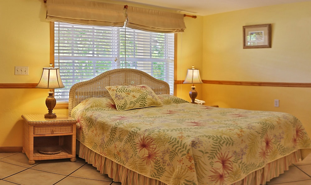 Manatee Bay Inn Near Fishing Pier Fort Myers Beach - photo 3