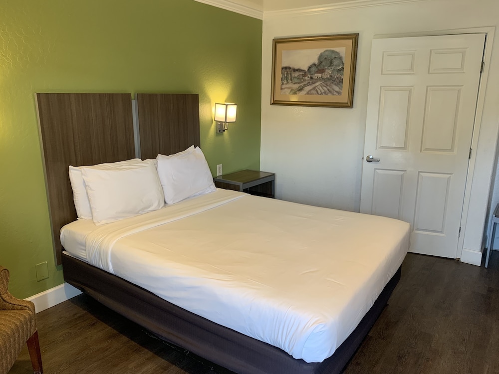 Gilroy Inn - photo 16