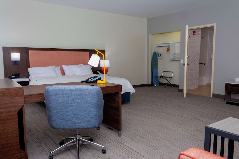 Hampton Inn & Suites Riverton - photo 24