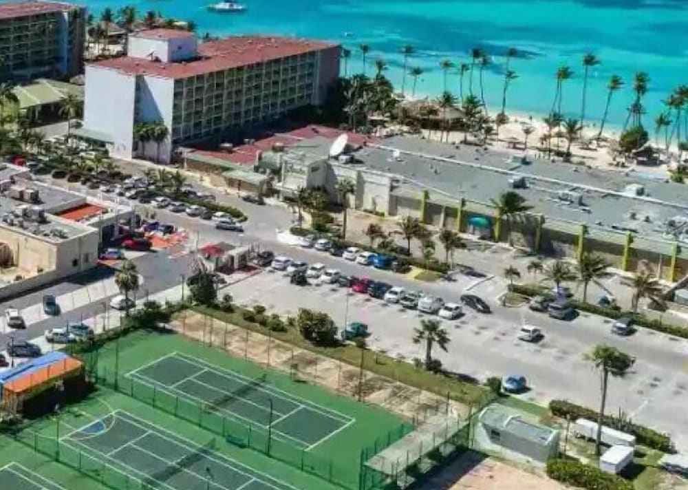 The Cove Location is everything Luxurious Free parking — 4-Star Luxury Hotel in Noord, Aruba