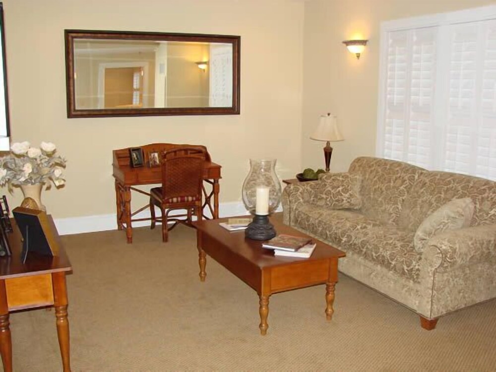 The Jefferson Inn - photo 9
