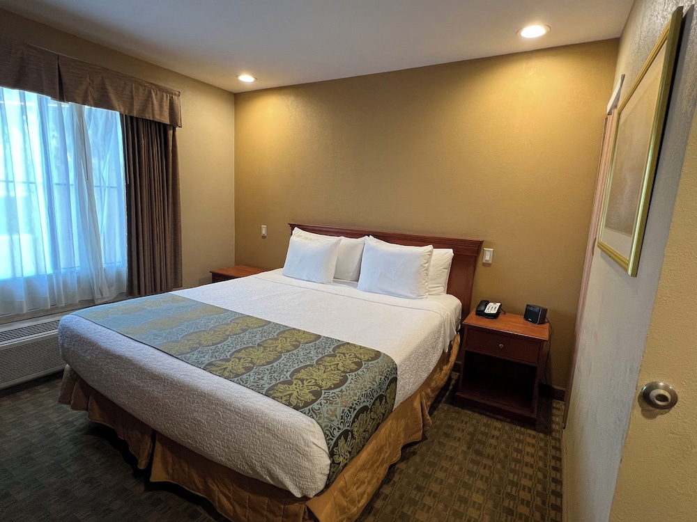 Pleasant Hill Inn - photo 9