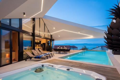 Stunning Luxury Villa Sandorin Private Seaside Oasis with Pool Jacuzzi & Gym in Sutivan — 4-Star Luxury Hotel in Sutivan, Croatia