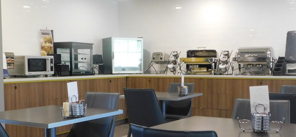Microtel Inn & Suites by Wyndham Wheeling at Highlands - photo 23