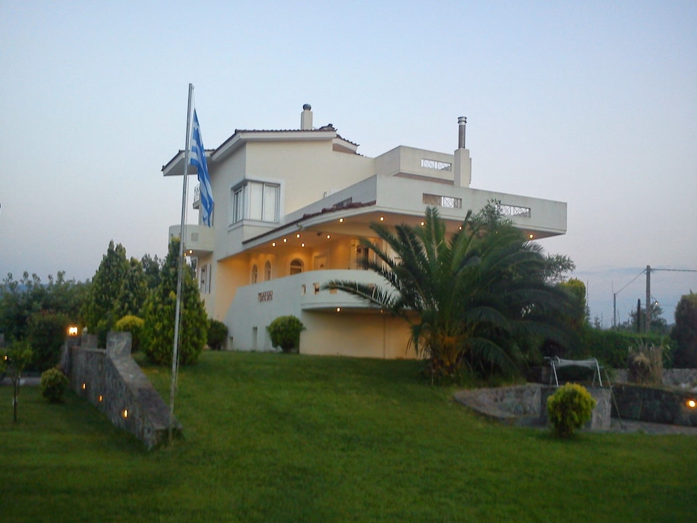 Agiokampos Luxurious Resort in Aidipsos, Greece