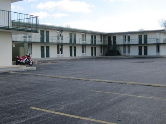 Regency Inn Of Naperville - photo 3