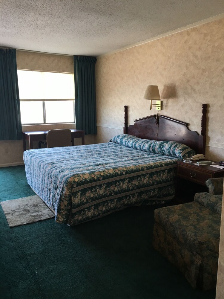McCaig Motel - photo 5
