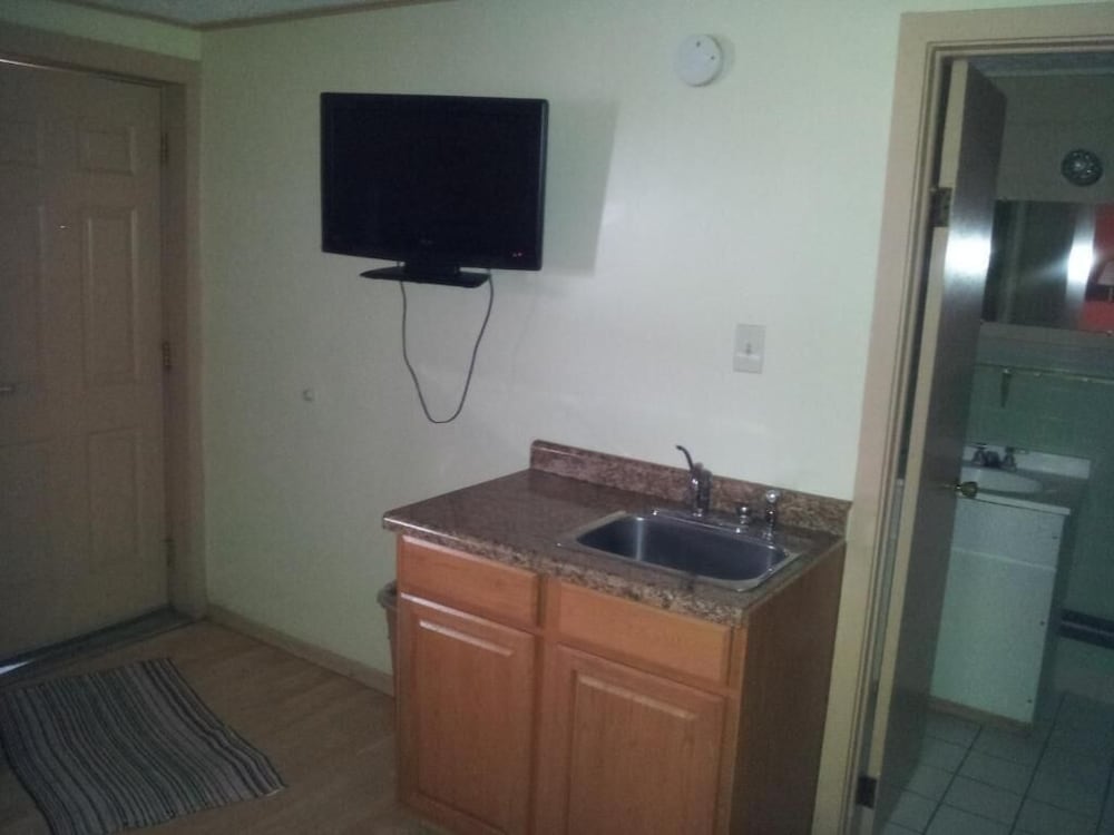 Mustang Motel - photo 17