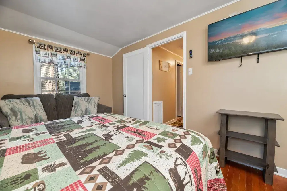 Country Bear Inn The perfect mountain getaway Barbeque — 4-Star Luxury Hotel in Big Bear City, United States