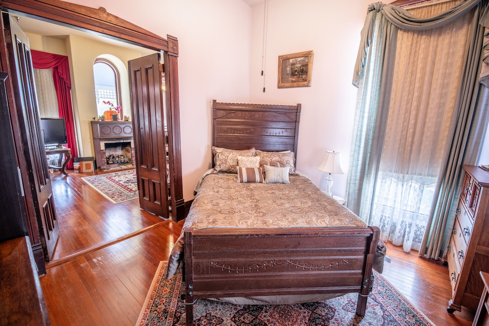 Grand Gables Inn Bed & Breakfast - photo 6
