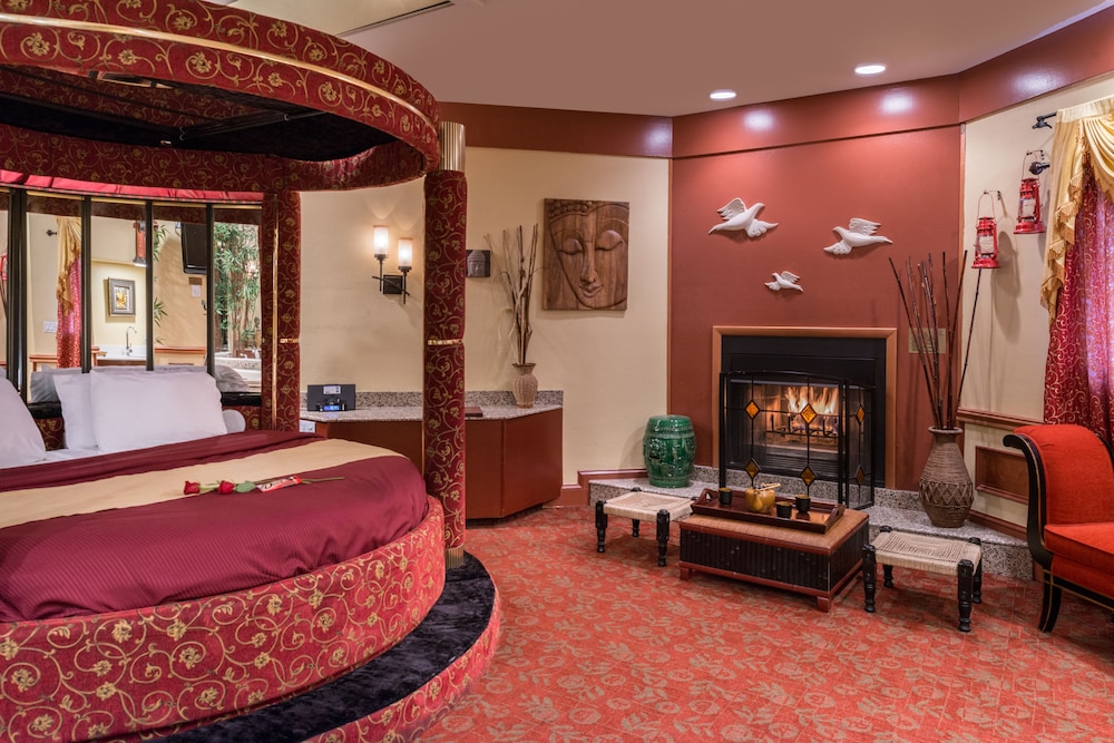 Inn of the Dove Romantic Suites with Jetted Tub & Fireplace - photo 28