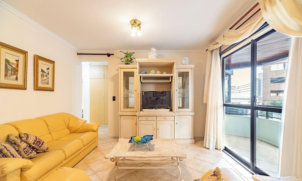 3Br Apt W Bbq 80M From Beach Erv0101