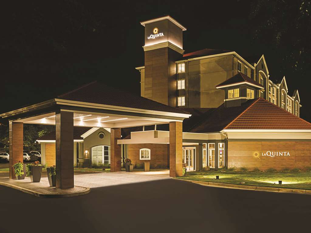 La Quinta Inn & Suites by Wyndham Atlanta Alpharetta - photo 3