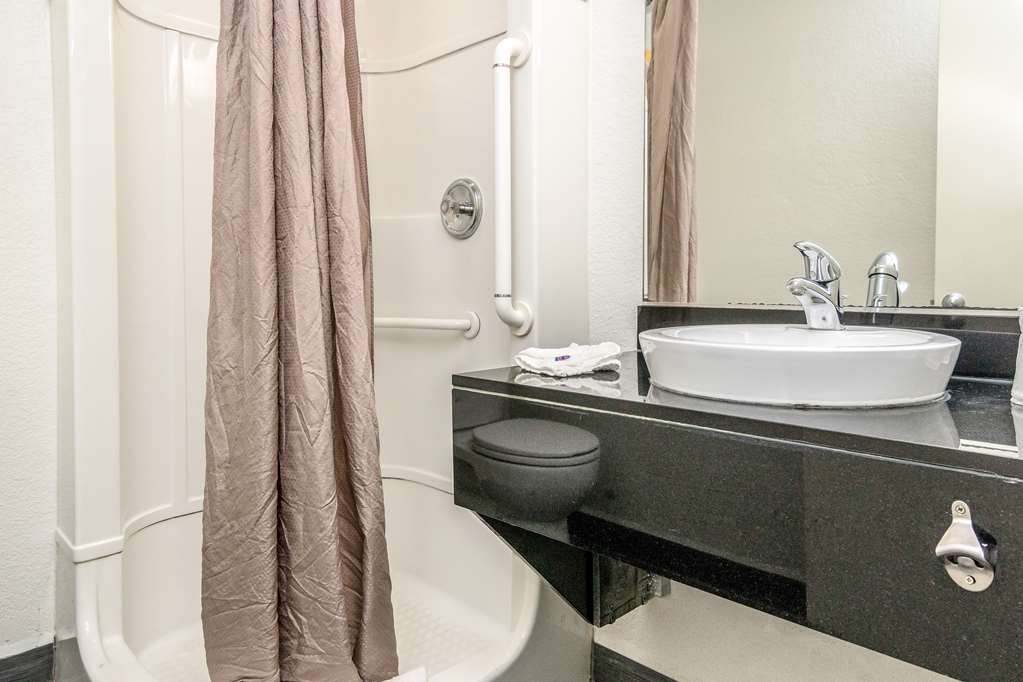 Motel 6 Fort Worth TX North - photo 17