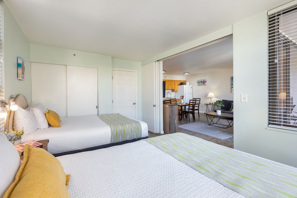 Light & Airy 8th Floor Ocean View Condo with Lanai and FREE Parking by Koko Resort Vacation Rentals - photo 6