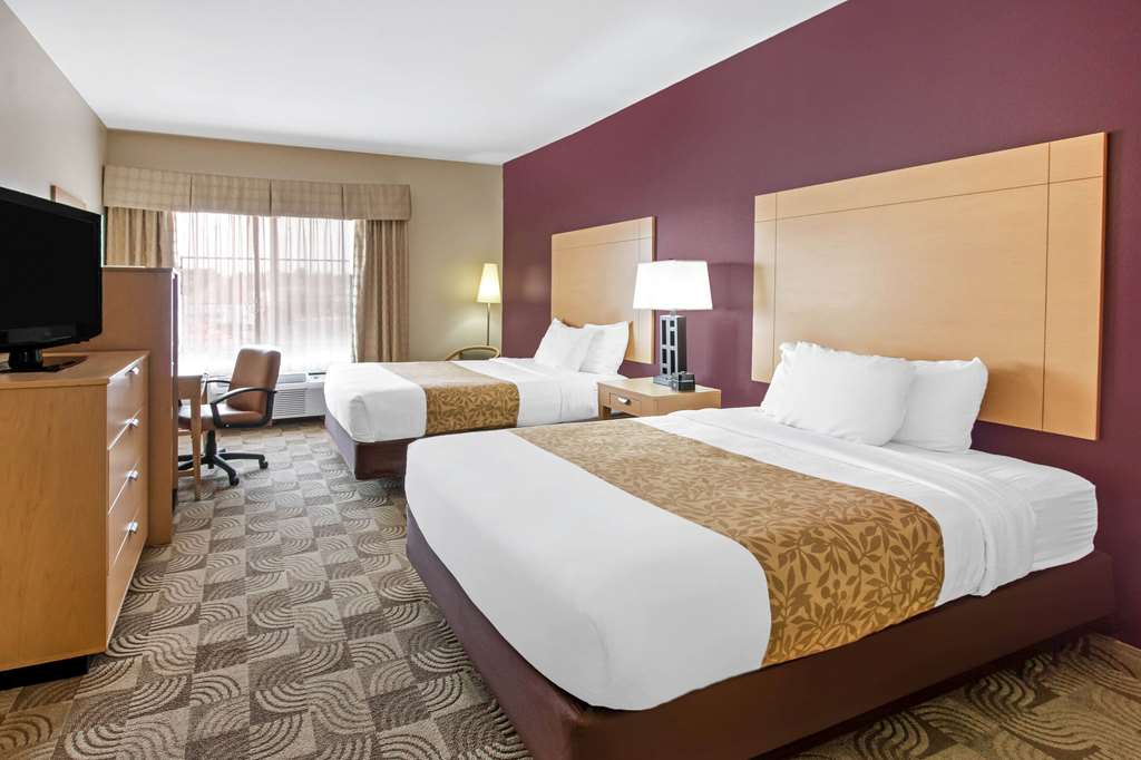 La Quinta Inn & Suites by Wyndham Tucumcari - photo 30