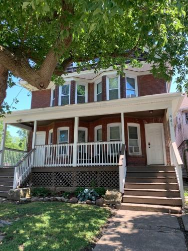 Red Brick Inn Walk to the Falls the Casino and all Downtown Restaurants in Niagara Falls, United States