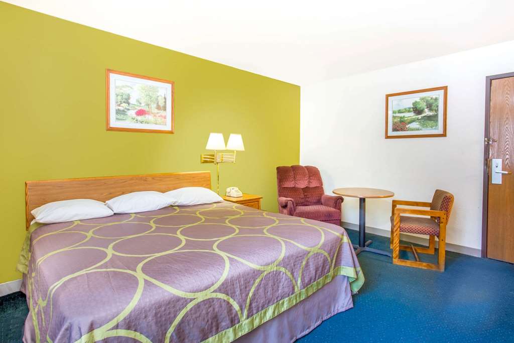 Super 8 by Wyndham Richmond Broad Street - photo 5