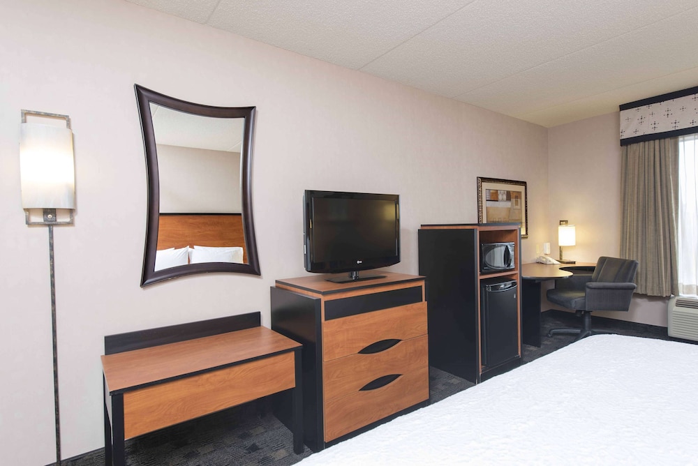 Hampton Inn and Suites Indianapolis Fishers - photo 18