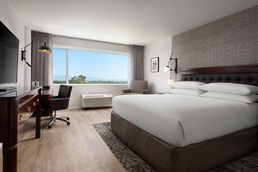 Sheraton Ontario Airport Hotel - photo 3