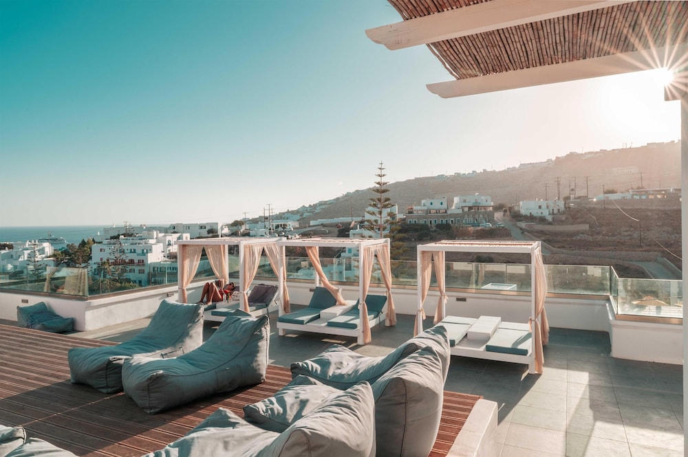 Mr & Mrs White Mykonos — 4-Star Luxury Hotel in Mykonos, Greece
