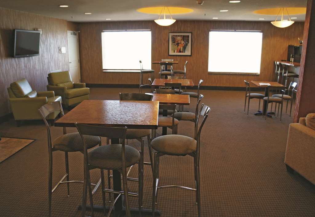 La Quinta Inn & Suites by Wyndham Minot - photo 38
