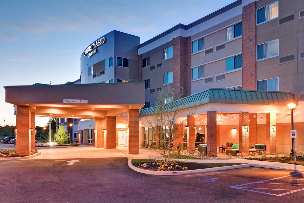 Courtyard by Marriott Long Island Islip Courthouse Complex - photo 3