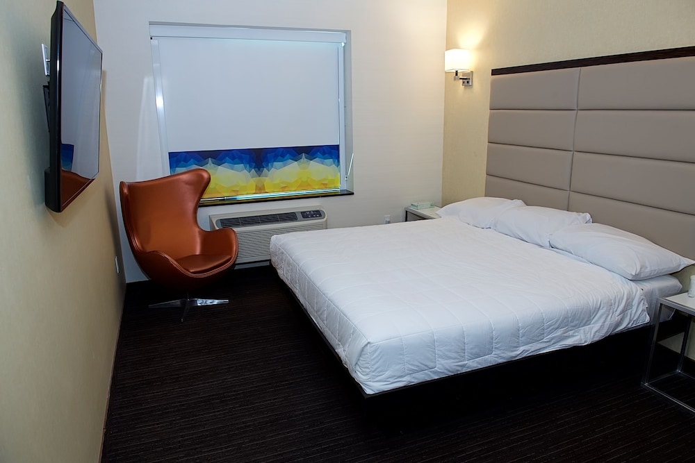 7 Days Hotel Bronx - photo 8